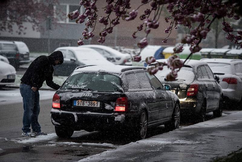 Ostravu v noci z 18. na 19. dubna zasáhlo slabé sněžení.