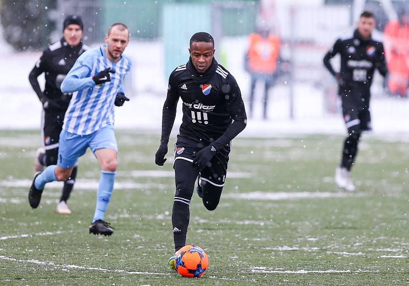 První přípravný zápas Tipsport ligy: Baník Ostrava - 1.SK Prostějov, 8. ledna 2019 v Orlové. Na snímku (zleva) Josef Pančochář z Prostějova a Dame Diop z Baníku Ostrava.