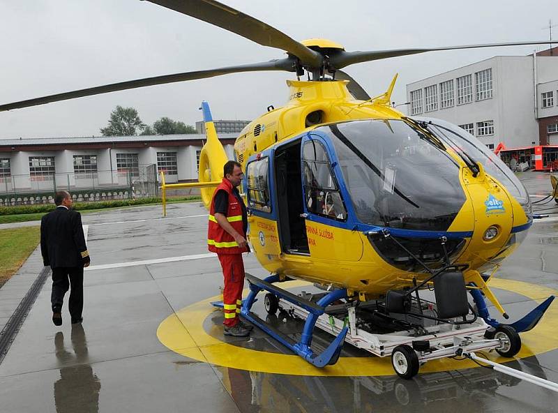 Vrtulník ostravských záchranářů s volacím znakem Kryštof 05
