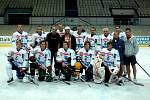 KUBINA TEAM 2010. Poprvé v historii se exvítkovičtí hráči působící v zámořské NHL nechali přemluvit k tomu, aby nastoupili k přátelskému zápasu. Pro fanoušky je pozitivní to, že si pohodový zápas všichni užívali. Třeba se za rok v létě dočká Ostrava reprí