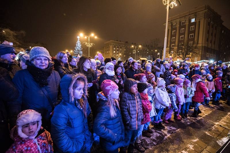 Česko zpívá koledy v Ostravě, Alšovo náměstí v Porubě.