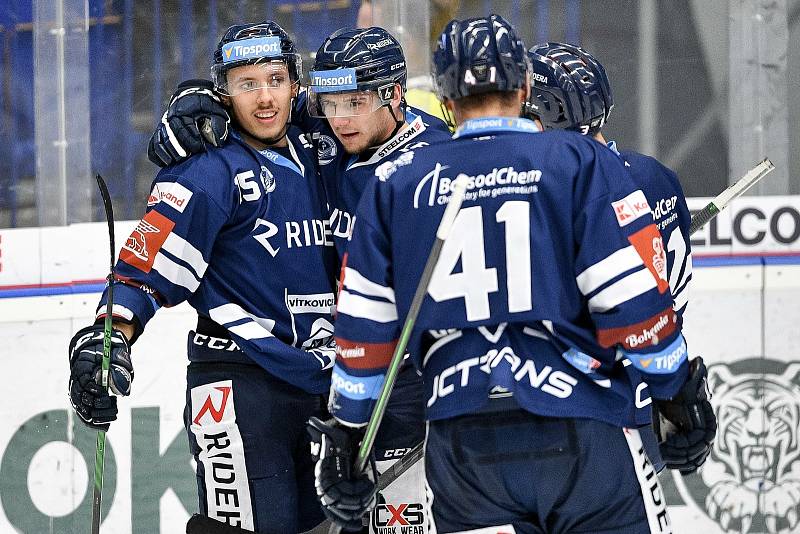 Utkání 8. kola hokejové extraligy: HC Vítkovice Ridera - HC Oceláři Třinec, 20. října 2021 V Ostravě. (vlevo) Petr Chlán z Vítkovic.