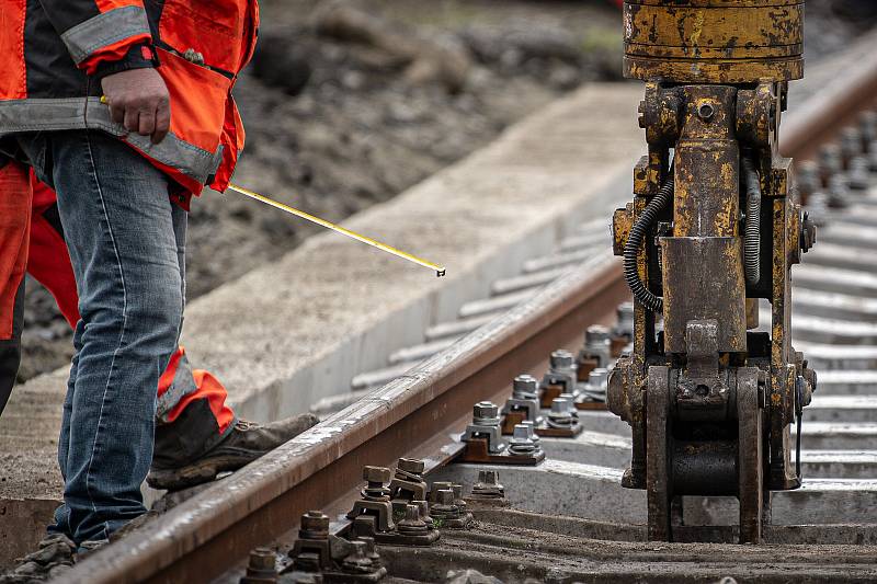 Oprava železničního přejezdu na ulici Buničitá, 23. dubna 2021 ve Vratimově