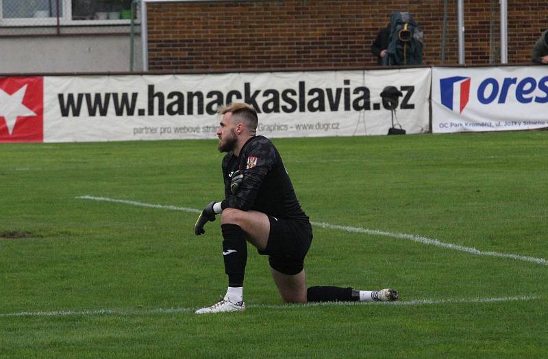 MOL Cup, 2. kolo, SK HS Kroměříž (červenobílé dresy) - FC Baník Ostrava, 21. září 2022.