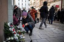 Pietní akt k uctění obětem střelby který proběhl před budovou Filozofické fakulty OU, 22. prosince 2023, Ostrava.