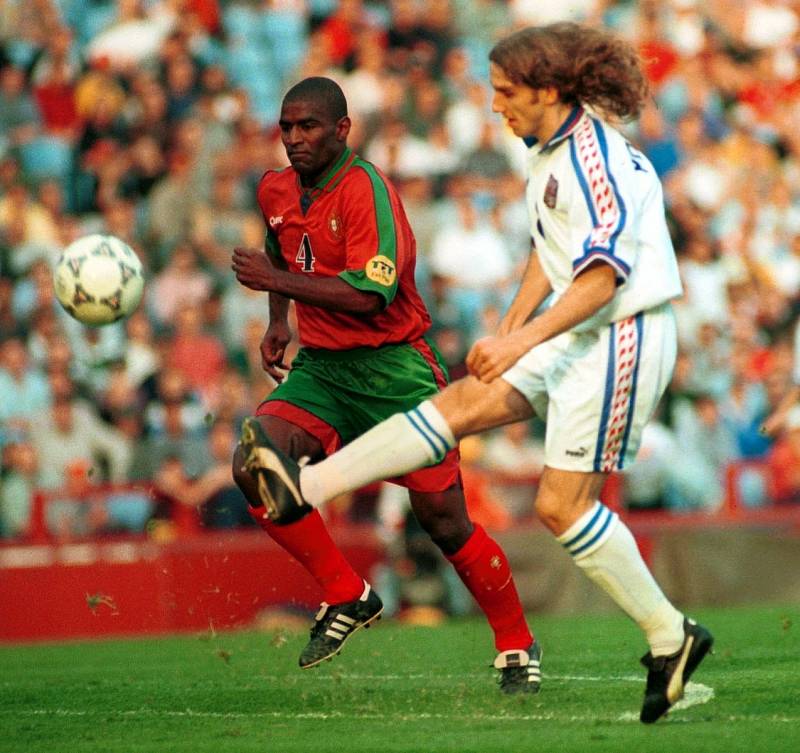 Karel Poborský oslavil 50. narozeniny (31. 3. 2022). Na snímku střílí legendární gól Portugalcům ve čtvrtfinále ME 1996.