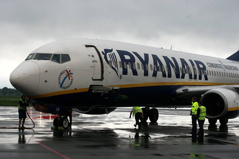 První let z Ostravy do Londýna. Pravidelná linka společnosti Ryanair bude do Londýna létat třikrát týdně.