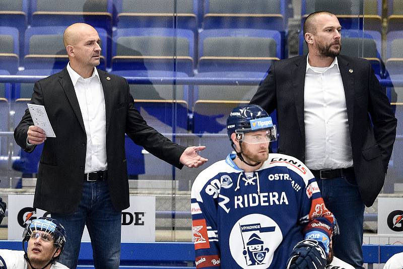 Utkání 27. kola hokejové extraligy: HC Vítkovice Ridera - HC Litvínov, 13. prosince 2020 v Ostravě. (zleva) trenér Miloš Holaň z Vítkovic a asistent trenéra Roman Šimíček z Vítkovic.