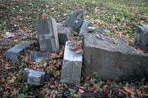 Neznáme hroby poblíž silnice Těšínská x Hradní nám., 30. října 2019 v Ostravě.