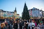 Rozsvícení vánočního stromu a trhy na Masarykově náměstí v centru Ostravy, neděle 1. prosince 2019.