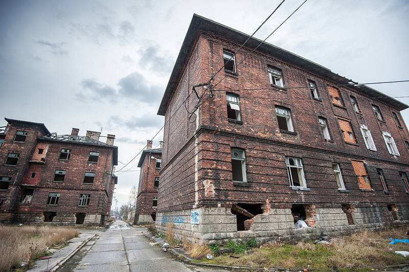 Ostravské ghetto Přednádraží. Snímek ze začátku roku 2014. Opuštěné domy v lukrativní ostravské čtvrti i nadále chátrají. 