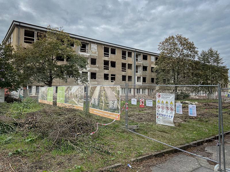 Nevyužité objekty v Hasičské ulici budou do dvou let k nepoznání. Vznikne zde bytový komplex Rezidence Park Hrabůvka. Snímek z 19. října 2020 v Ostravě.