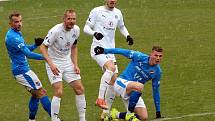 Fotbalisté Baníku Ostrava (v modrém) prohráli nedělní utkání 24. kola FORTUNA:LIGY na Slovácku 1:2.