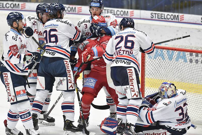 Utkání 34. kola hokejové extraligy: HC Vítkovice Ridera - HC Oceláři Třinec, 12. ledna 2019 v Ostravě. Na snímku (střed) Daniel Krenželok a Jiří Polanský.