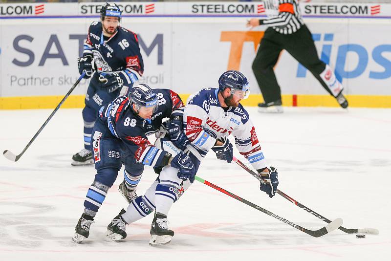 Utkání 3. kola hokejové extraligy: HC Vítkovice Ridera - Bílí Tygři Liberec, 20. září 2019 v Ostravě. Zleva Michal Birner z Liberce, Michal Bulíř z Liberce a Petr Šidlík z Vítkovic.