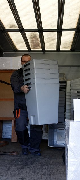 Snímek je z příprav voleb na základní škole v Gajdošově ulici v Moravské Ostravě a Přívoze.