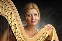 JANA BOUŠKOVÁ, skvělá harfenistka, bude patřit k tahákům letošního Svatováclavského hudebního festivalu. 