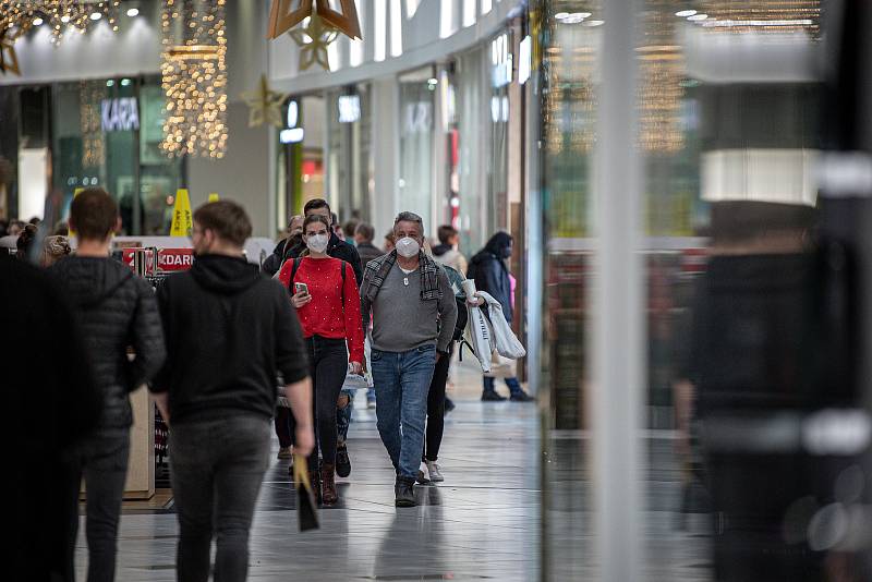 Zlatá neděle v nákupním centrum Avion Shopping Park Ostrava, 19. prosince 2021 v Ostravě.