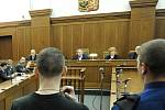 Soudce Miloslav Studnička se svým senátem řešil řadu závažných zločinů. Na snímku z procesu s vítkovskými žháři.