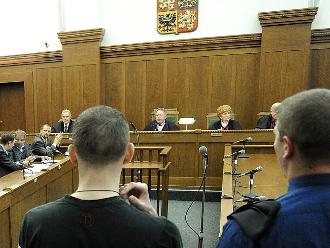 Soudce Miloslav Studnička se svým senátem řešil řadu závažných zločinů. Na snímku z procesu s vítkovskými žháři.