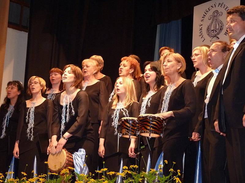 Mezinárodní festival pěveckých sborů Baška 2010 diváky nadchl. K jeho uskutečnění významnou měrou přispěl díky hlasům veřejnosti PRAZDROJ LIDEM.