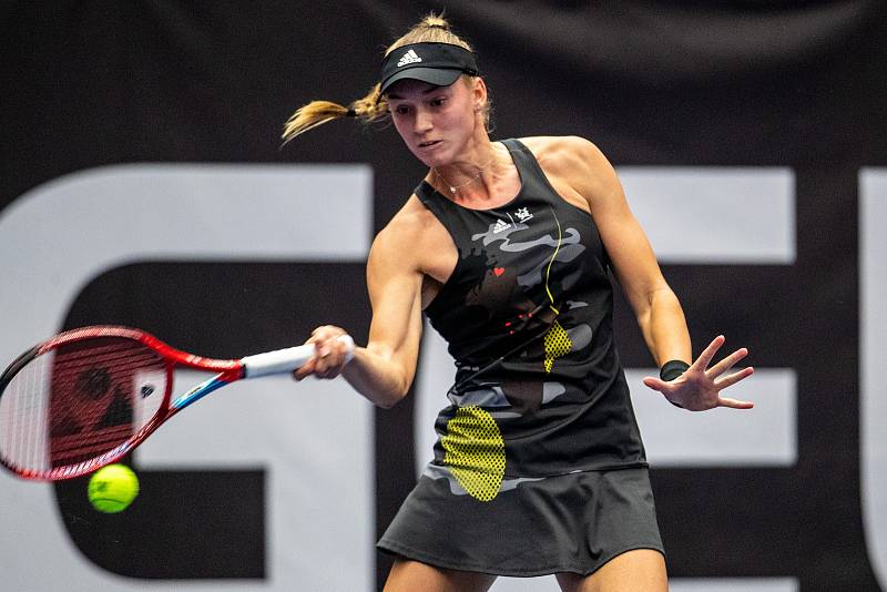 Tenisový turnaj žen WTA Agel Open 2022, 7. října 2022, Ostrava. Elena Rybakina (KAZ) (na snímku) a Petra Kvitová (ČR).