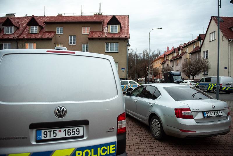 Vyšetřování násilného trestného činu. Příborská ulice, Ostrava - Hrabová, 15. prosince 2019 v Ostravě.