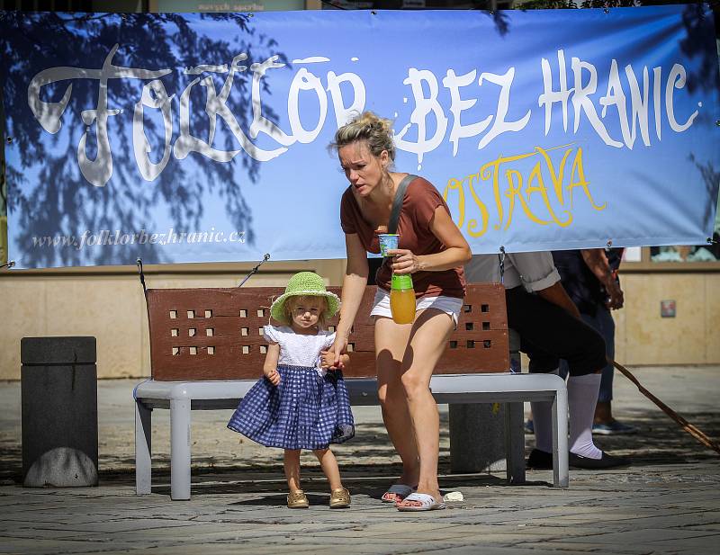 XXI. ročník mezinárodního festivalu městských folklorních souborů odstartoval v pondělí 13. srpna v Ostravě.