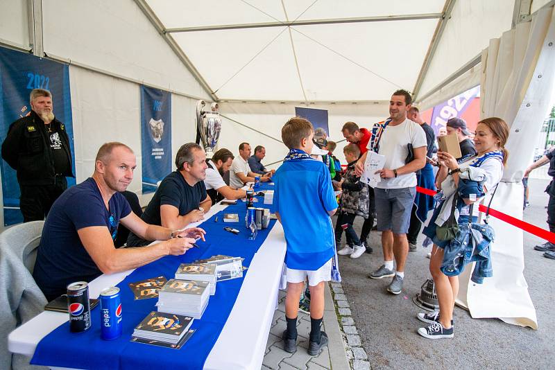 Autogramiáda legend, Marek Jankulovski z Itálie přivezl do Ostravy k prohlédnutí vítěznou trofej z Ligy mistrů, 31. srpna 2022, Ostrava.