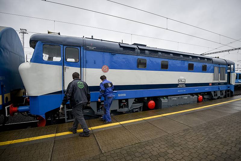 Motorová lokomotiva řady 751 - Bardotka.