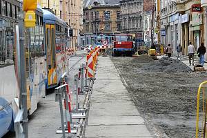 Rekonstrukce nádražní ulice komplikuje podnikání řadě obchodníků. 