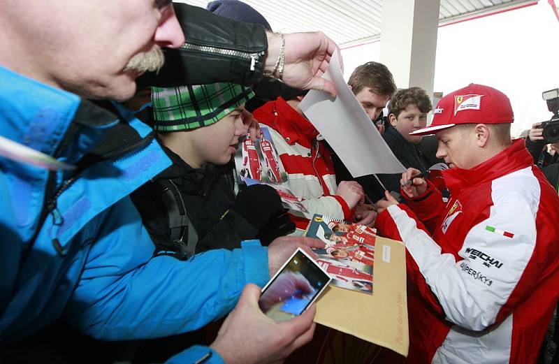 Pilot F1 Kimi Räikkönen potěšil své fanoušky v Ostravě.