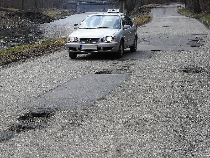 Výtluky na cestách v Ostravě.