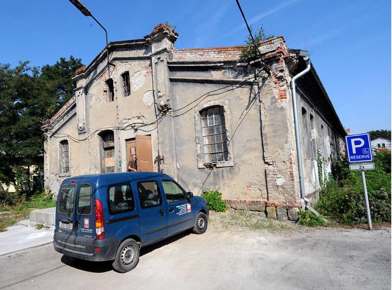 V tomto objektu chce ostravská Charita vybudovat chráněné dílny