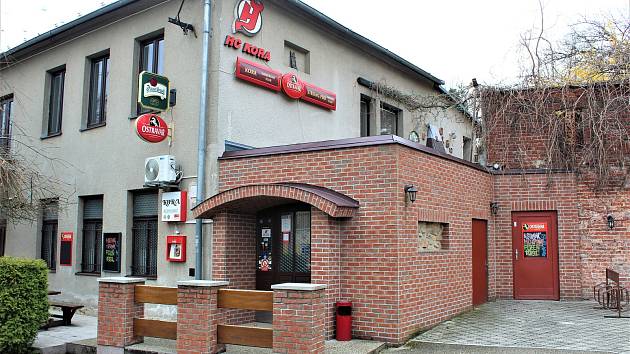 Restaurace Kora je v Hošťálkovicích velký pojem a dnes klub je pro místní obyvatele centrum společenského života.