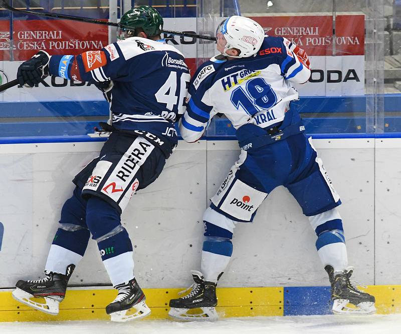 Roman Polák z Vítkovic a Filip Král z Brna - 31. kolo Tipsport Extraligy HC VÍTKOVICE RIDERA - HC Kometa Brno, 30. prosince 2020 v Ostravě.