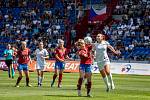 Mistrovství Evropy ve fotbale žen U19 - Česká Republika - Francie, 27. června 2022 v Ostravě. (Vpravo) Klára Ducháčková z Česka a Margaux Vairon z Francie.