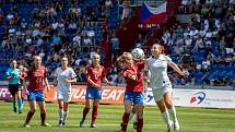 Mistrovství Evropy ve fotbale žen U19 - Česká Republika - Francie, 27. června 2022 v Ostravě. (Vpravo) Klára Ducháčková z Česka a Margaux Vairon z Francie.