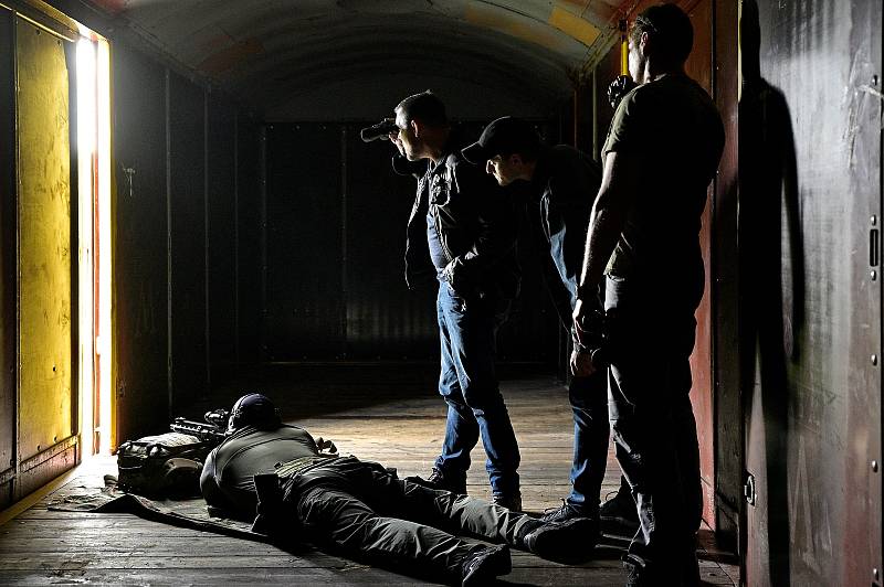 Petr Panzenberger při natáčení šestého dílu Stínů v mlze. 