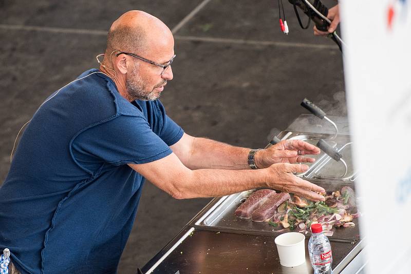 Zdeněk Pohlreich v červnu 2017 zavítal do Ostravy také na první ročník Garden Food Festival, který se konal v Dolní oblasti Vítkovic.