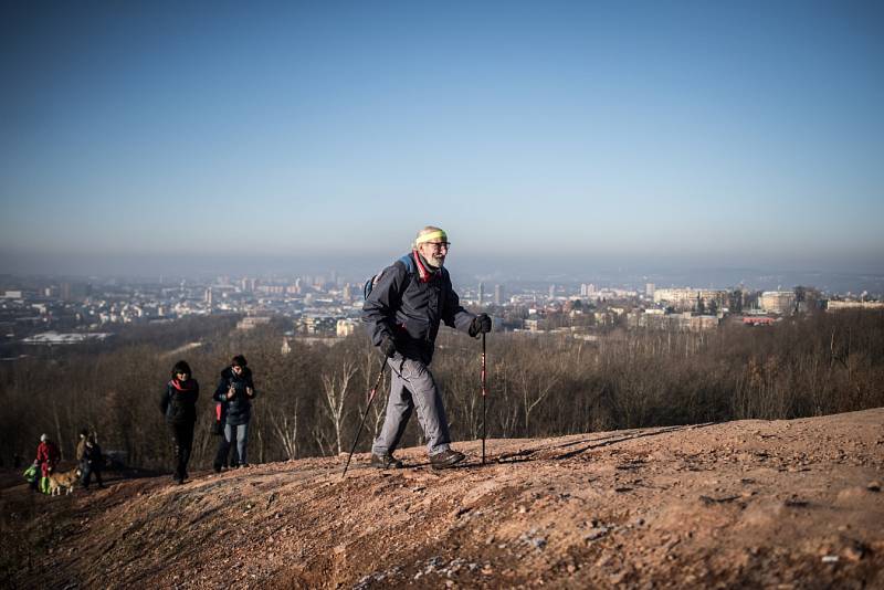 K Novému roku patří neodmyslitelně výstup na haldu Ema v Ostravě.