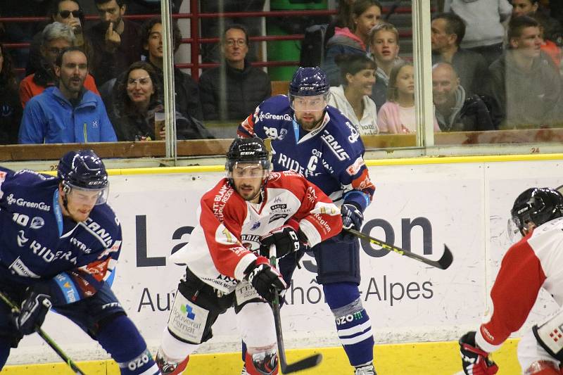 Hokejisté Vítkovic na švýcarsko-francouzském soustředění porazili pod Mount Blancem Chamonix vysoko 10:2.