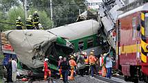 Záběry z místa páteční železniční nehody rychlíku Comenius ve Studénce. Pokračuje tady odstraňování trosek a vyšetřování příčin nehody
