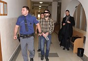 Odvolací soud ve čtvrtek zpřísnil trest bývalému vězeňskému dozorci ze Slovenka, který v Ostravě přepadl banku.