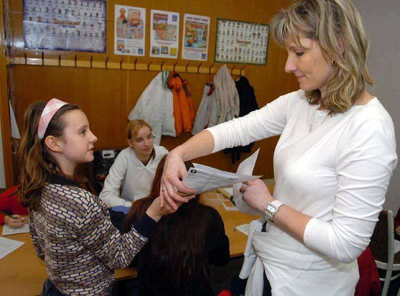 Školáci, kteří navštěvují příměstský tábor Střediska volného času na Ostrčilově ulici v Moravské Ostravě, trávili pondělní odpoledne soutěží