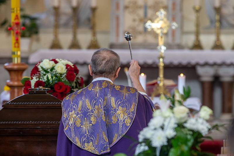 Ostrava pohřbila romskou legendu. Pohřeb Josefa Facuny 21. října v kostele Neposkvrněného početí Panny Marie v Přívoze.