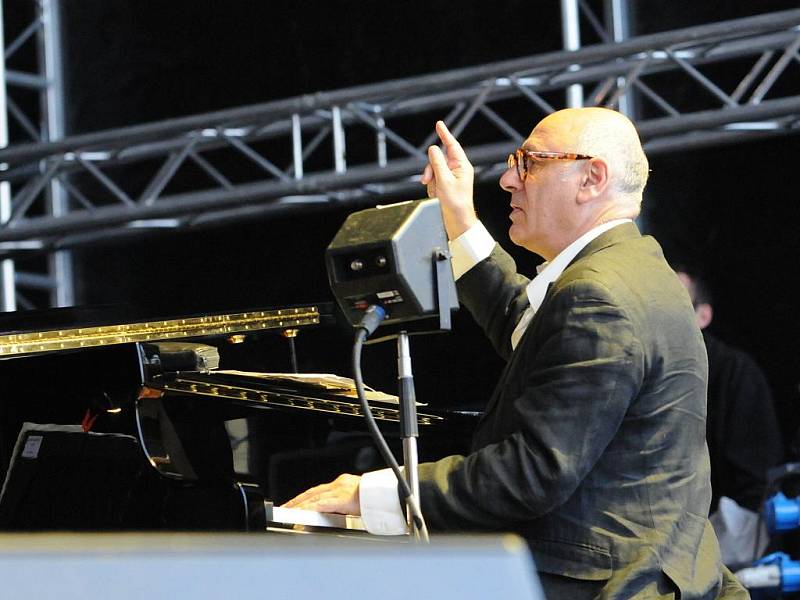 Hudební skladatel Michael Nyman při vystoupení na Colours of Ostrava.