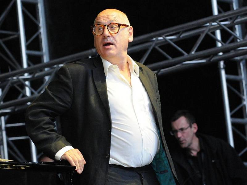 Hudební skladatel Michael Nyman při vystoupení na Colours of Ostrava.