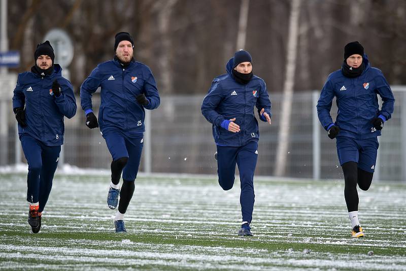 Zimní příprava FC Baníku Ostrava, 3. ledna 2019 v Ostravě. Na snímku (druhý zprava) Nemanja Kuzmanovič.