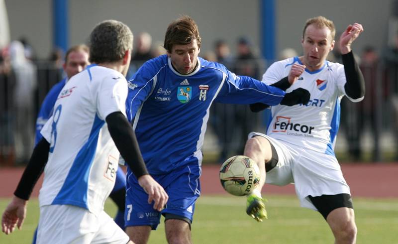 Dvanácté pokračování mělo v neděli 27. prosince tradiční silvestrovské derby staré gardy Baníku a Vítkovic na umělé trávě ve Vítkovicích. 